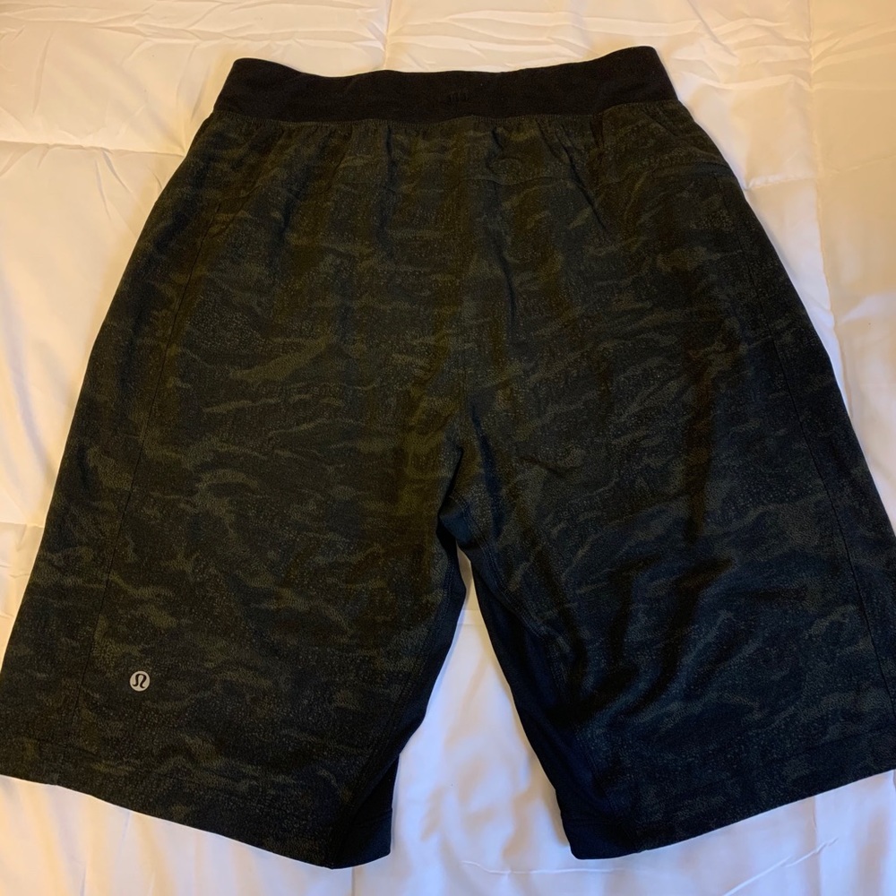 Men’s Lululemon shorts 9”